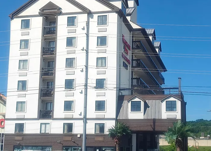 Mountain Vista Inn & Suites - Near The Island Inpigeon Forge